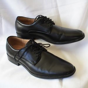 Men's black dress shoes size 8